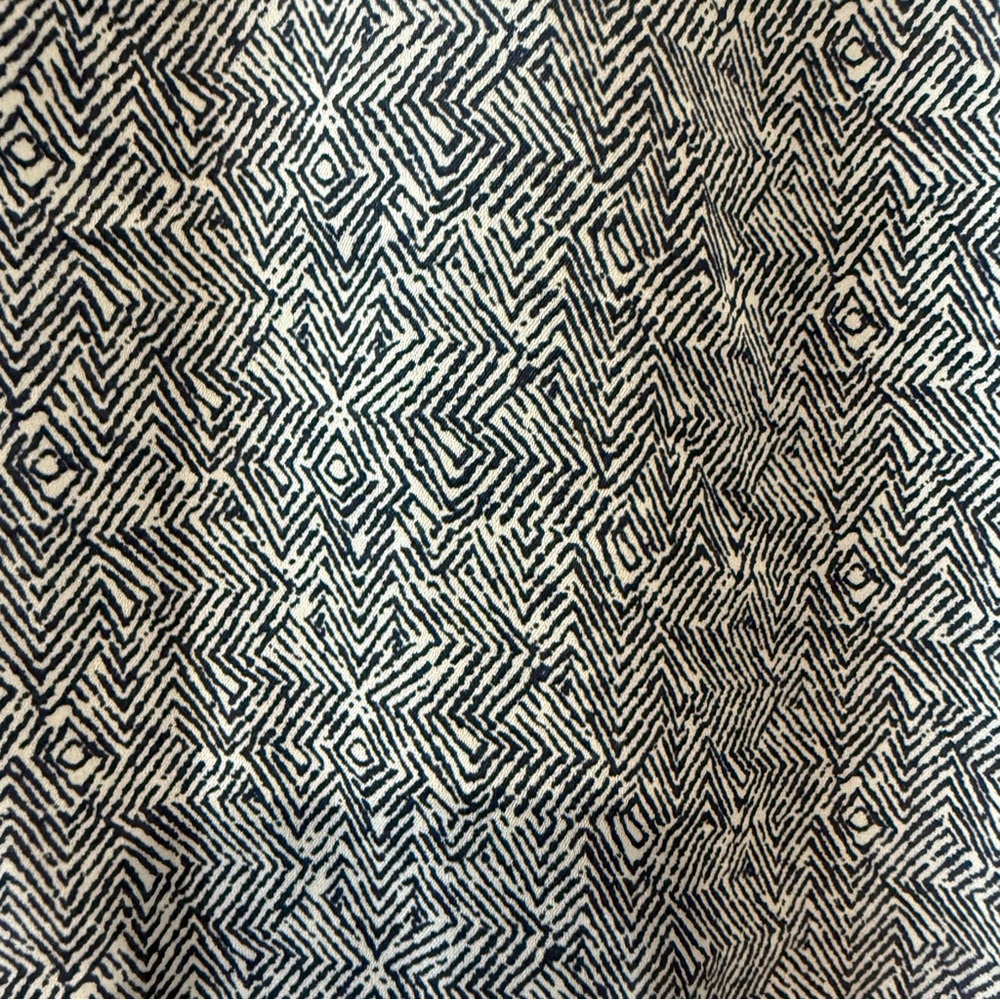 Joie 100% Silk Blouse Medium Navy Geometric Print Short Sleeve Career Top - Picture 5 of 5